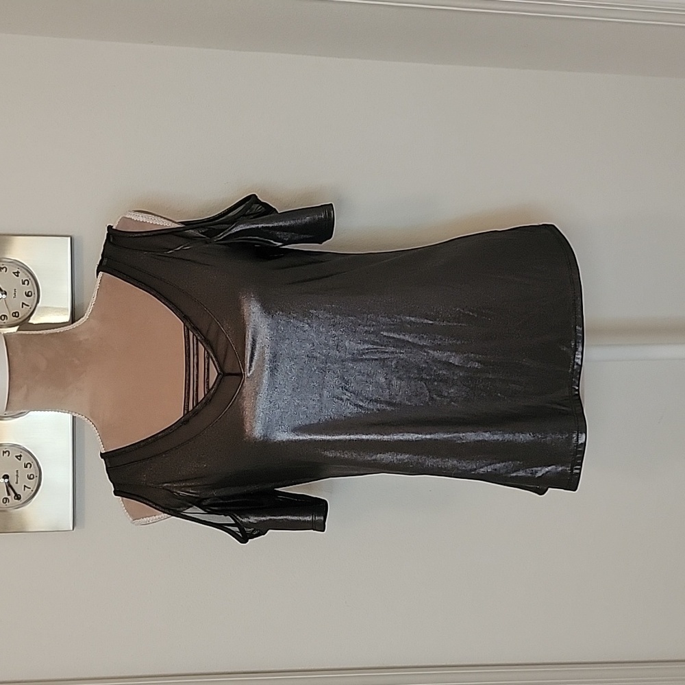 Rock & Republic Shimmer top, Size S.  Cold Shoulder,  Excellent Condition!